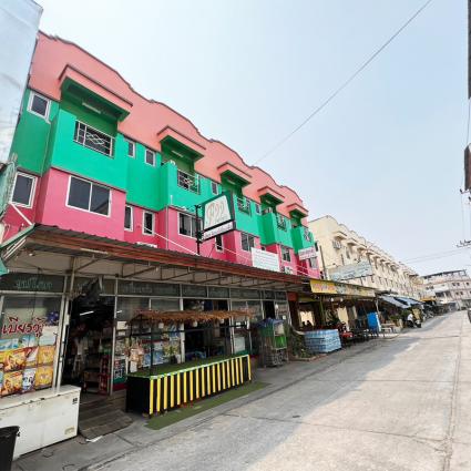 ขายตึกแถว3ชั้น 3คูหา 64.2 ตารางวา โครงการบุญนครคอนโด ถ.บ้านเก่า ชลบุรี ปัจจุบันขายของชำ ทำกิจการต่อได้เลย