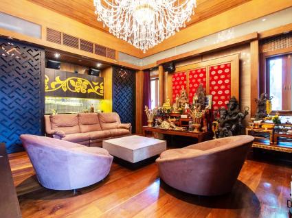 ขายบ้านเดี่ยวสไตล์รีสอร์ท ขนาด 386 ตารางวา ซ.นวลจันทร์44 โครงสร้างและการตกแต่งใช้ไม้สักแท้ทั้งหลัง