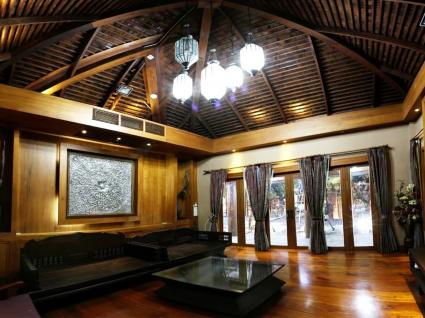 ขายบ้านเดี่ยวสไตล์รีสอร์ท ขนาด 386 ตารางวา ซ.นวลจันทร์44 โครงสร้างและการตกแต่งใช้ไม้สักแท้ทั้งหลัง