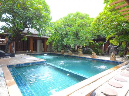 ขายบ้านเดี่ยวสไตล์รีสอร์ท ขนาด 386 ตารางวา ซ.นวลจันทร์44 โครงสร้างและการตกแต่งใช้ไม้สักแท้ทั้งหลัง