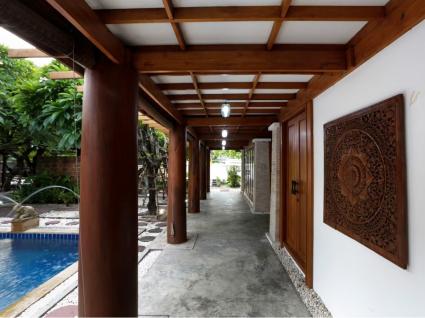 ขายบ้านเดี่ยวสไตล์รีสอร์ท ขนาด 386 ตารางวา ซ.นวลจันทร์44 โครงสร้างและการตกแต่งใช้ไม้สักแท้ทั้งหลัง