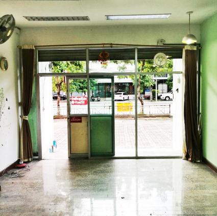 ให้เช่าอาคารพาณิชย์ชั้นล่าง ขนาด 66 ตารางเมตร หน้าหมู่บ้านฮาร์โมนีวิว สุขาภิบาล5 ซอย80