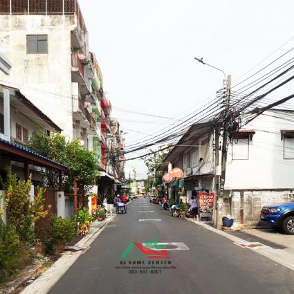ขายอาคารพาณิชย์4.5ชั้น 3คูหาตีทะลุ ขนาด 55.2 ตารางวา ซ.สมเด็จพระเจ้าตากสิน4