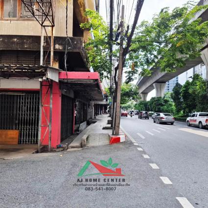 ขายหรือให้เช่า อาคารอาคารพาณิชย์3.5ชั้น พร้อมดาดฟ้า 17 ตารางวา ซ.สุขุมวิท101/1