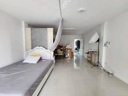 Beautiful 3-story commercial building for sale in Nong Kae, Hua Hin; excellent location suitable for business. ขายอาคารพาณิชย์สวย 3 ชั้น หนองแก  หัวหิน  ทำเลดีค้าขายได้
