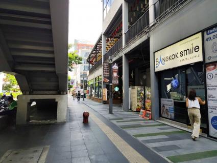 Sale Townhouse 3 storey  with tenant can negotiation if buyer do not want near BTS Phrakhanong sukhumvit 44 Sale Townhouse 3 storey near BTS Phrakhanong